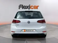 Usado VW Golf VII 110 CV (80 kW) 2018 Blanco Berlina