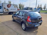 Usado Dacia Sandero Ambiance 75 CV (55 kW) 2010 Gris Utilitario