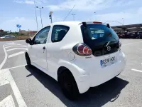 Usado Toyota Aygo Live 68 CV (50 kW) 2011 Blanco Utilitario