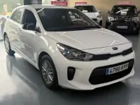 Usado Toyota Yaris Active 116 CV (85 kW) 2022 Negro Utilitario