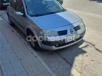 Usado Renault Mégane Dynamique 115 CV (84 kW) 2005 Gris / plata Berlina