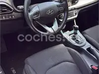 Usado Hyundai i30 140 CV (102 kW) 2017 Gris / plata Berlina