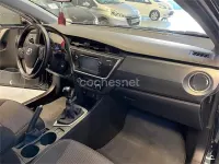 Usado Toyota Auris Active 90 CV (66 kW) 2014 Azul Berlina
