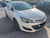 Usado Opel Astra Excellence 140 CV (102 kW) 2015 Blanco Berlina