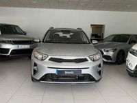 Usado Kia Stonic 100 CV (73 kW) 2025 Gris / plata SUV