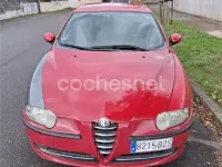 Usado Alfa Romeo 147 Distinctive 105 CV (77 kW) 2004 Rojo Utilitario