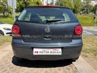 Usado VW Polo Sportline 100 CV (73 kW) 2006 Gris / plata Utilitario