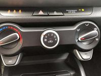 Usado Kia Stonic 84 CV (61 kW) 2023 Blanco SUV