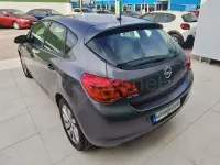 Usado Opel Astra Sport 110 CV (80 kW) 2010 Gris / plata Berlina