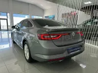 Usado Renault Talisman LIMITED 120 CV (88 kW) 2020 Gris / plata Berlina