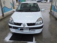 Usado Renault Clio II Expression 60 CV (44 kW) 2002 Blanco Berlina