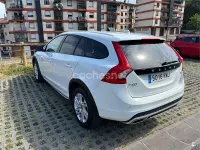 Usado Volvo V60 CC 150 CV (110 kW) 2018 Blanco Familiar