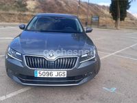 Usado Skoda Superb Style 150 CV (110 kW) 2015 Gris / plata Berlina