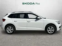 Usado Skoda Kamiq Active 95 CV (69 kW) 2022 Blanco SUV
