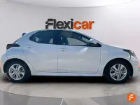 Usado Toyota Yaris Hybrid Business Edition 116 CV (85 kW) 2022 Blanco