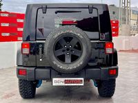 Usado Jeep Wrangler Unlimited Sahara 177 CV (130 kW) 2008 Negro SUV