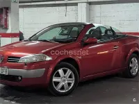 Usado Renault Mégane Cabriolet Dynamique 115 CV (84 kW) 2004 Rojo Descapotable