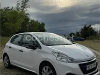 Używany Peugeot 208 Access 75 KM (55 kW) 2015 Biały Hatchback