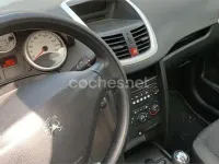 Begagnad Peugeot 207 70 HK (51 kW) 2010 Vit Sedan