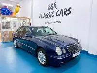 Usado Mercedes E240 Elegance 170 CV (125 kW) 2000 Azul Berlina