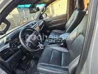 Usado Toyota HiLux 204 CV (150 kW) 2021 Gris / plata Pickup/Camioneta
