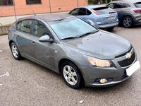 Usado Chevrolet Cruze LT 124 CV (91 kW) 2012 Gris / plata Berlina