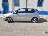 Usado VW Polo Highline 100 CV (73 kW) 2004 Gris / plata Utilitario