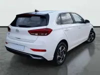 Usado Hyundai i30 101 CV (74 kW) 2025 Blanco Berlina