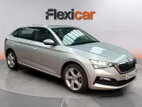 Usado Skoda Scala Active 95 CV (69 kW) 2021 Gris Utilitario