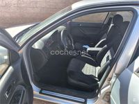 Usado VW Bora Highline 130 CV (95 kW) 2004 Gris / plata Berlina