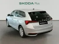Usado Skoda Scala Selection 115 CV (84 kW) 2025 Gris plata Utilitario