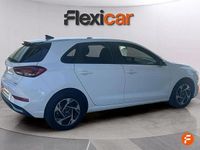 Usado Hyundai i30 120 CV (88 kW) 2024 Blanco Berlina