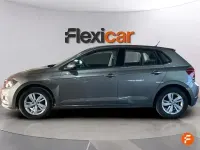 Usado VW Polo Advance 95 CV (69 kW) 2018 Gris Utilitario