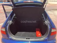 Usado Seat Leon Sport 110 CV (80 kW) 2004 Azul Utilitario