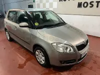 Usado Skoda Fabia 80 CV (58 kW) 2010 Beige Berlina