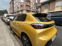 Usado Peugeot 208 Active 100 CV (73 kW) 2020 Amarillo Utilitario