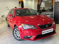 Usado Seat Leon Style 105 CV (77 kW) 2015 Rojo Familiar