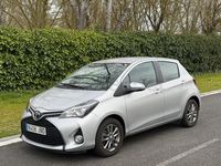Usado Toyota Yaris Advance 99 CV (72 kW) 2015 Gris / plata Utilitario