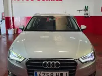 Usado Audi A3 Ambiente 105 CV (77 kW) 2014 Gris / plata Berlina