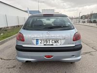 Usado Peugeot 206 70 CV (51 kW) 2003 Azul Berlina