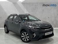 Usado Kia Stonic 100 CV (73 kW) 2021 Gris / plata SUV