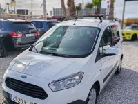 Usado Ford Transit Ambiente 75 CV (55 kW) 2018 Blanco Familiar