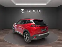 Usado Peugeot 2008 Allure 130 CV (95 kW) 2020 Rojo SUV