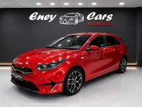 Usado Kia Ceed Style 120 CV (88 kW) 2023 Granate Utilitario