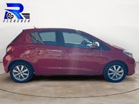 Usado Toyota Yaris City 90 CV (66 kW) 2012 Granate Utilitario