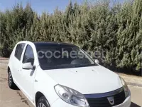 Usado Dacia Sandero Lauréate 75 CV (55 kW) 2012 Blanco Berlina