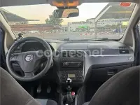 Usado Fiat Grande Punto Active 90 CV (66 kW) 2008 Azul Utilitario
