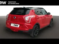 Usado SsangYong Tivoli Limited 115 CV (84 kW) 2017 Flaming red SUV