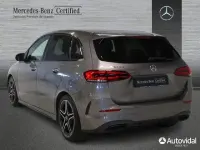 Usado Mercedes B200 150 CV (110 kW) 2022 Gris montaña Utilitario
