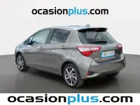 Usado Toyota Yaris Hybrid 100 CV (73 kW) 2020 Gris Utilitario